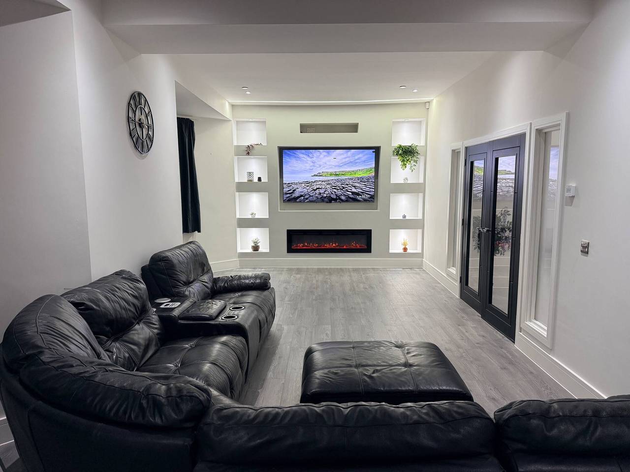 Luxuriöses Haus mit 5 Schlafzimmern, 3 Badezimmern, Spielzimmer und Parkplatz in Caerphilly und Umgebung