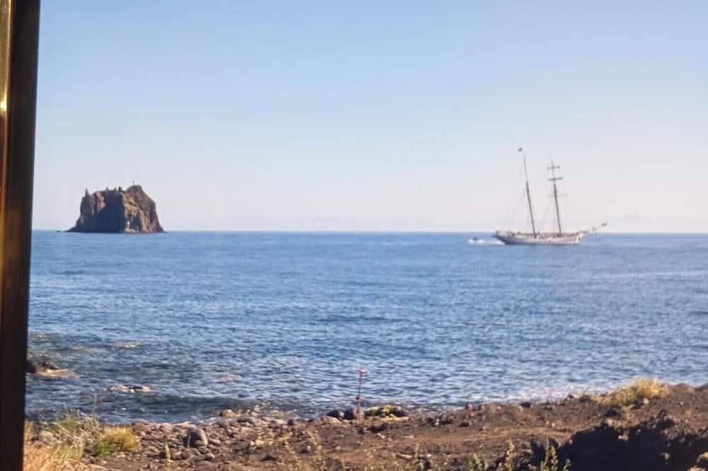 Ada Stromboli House in Piscità, close to the beach and the Cave of Aeolus. in Stromboli