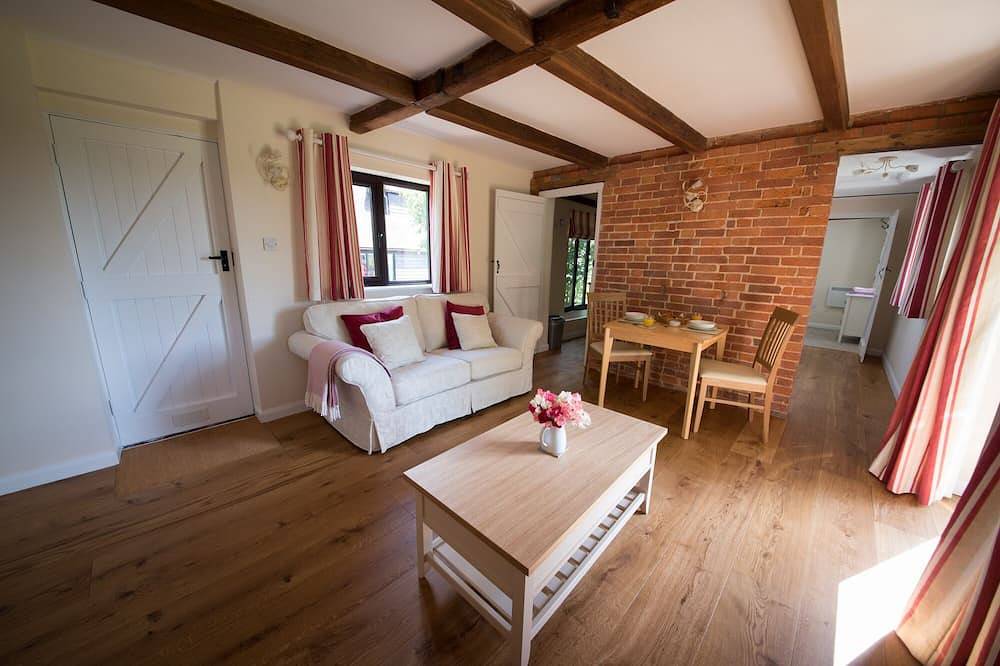Luxury Country Cottage with Access to Swimming Pool in High Halden, Ashford region