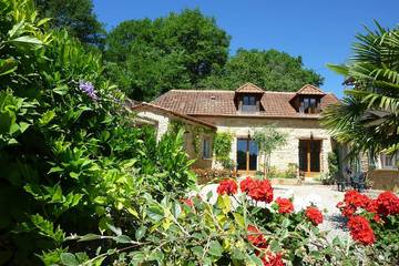 Gîte pour 4 personnes, avec terrasse et jardin à Hautefort