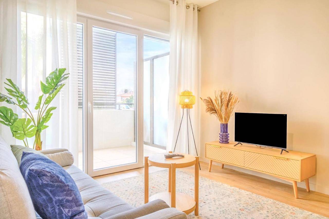 Appartement entier, One-Bedroom Apartment in Fréjus, Côte méditerranéenne (France)