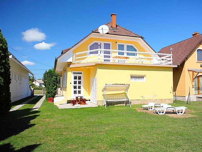 Ferienhaus für 12 Personen, mit Balkon und Garten in Balatonlelle