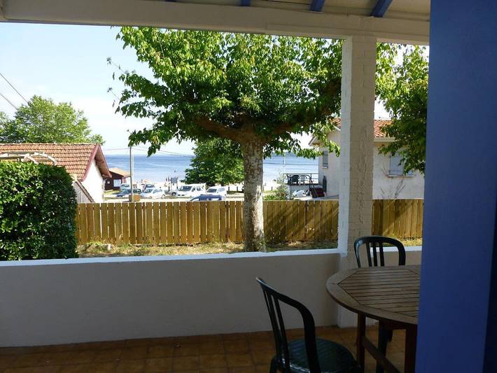 Location de vacances pour 4 personnes, avec terrasse ainsi que vue sur le lac et jardin dans Lac de Lacanau - 3