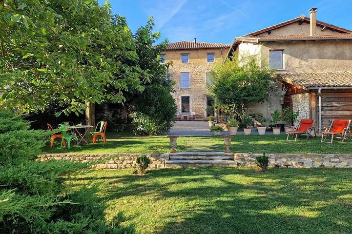 Location de vacances pour 14 personnes, avec jardin à Saint-Germain-au-Mont-d'Or