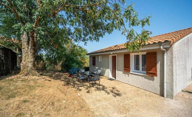 Location de vacances pour 6 personnes, avec vue et terrasse à Solutré-Pouilly - 2