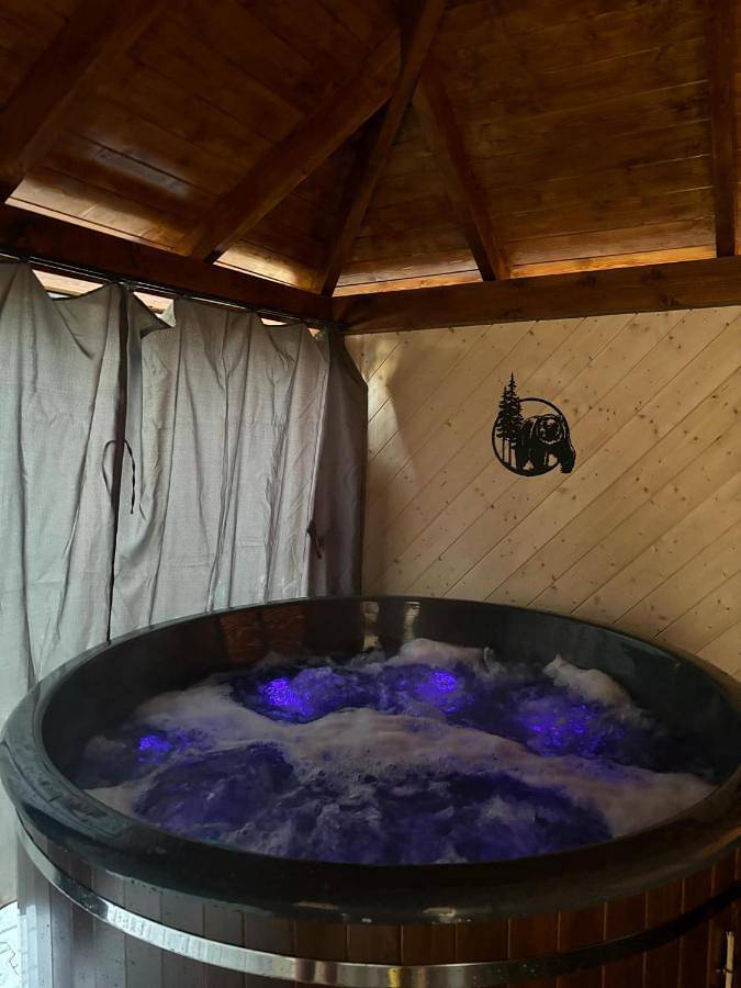 Domek u Topora Dakar z Jacuzzi in Małe Ciche, Karpaty (Polska)