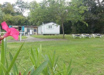 Mobil home pour 8 personnes, avec jardin ainsi que vue sur le lac et terrasse, animaux acceptés dans Chemillé-en-Anjou