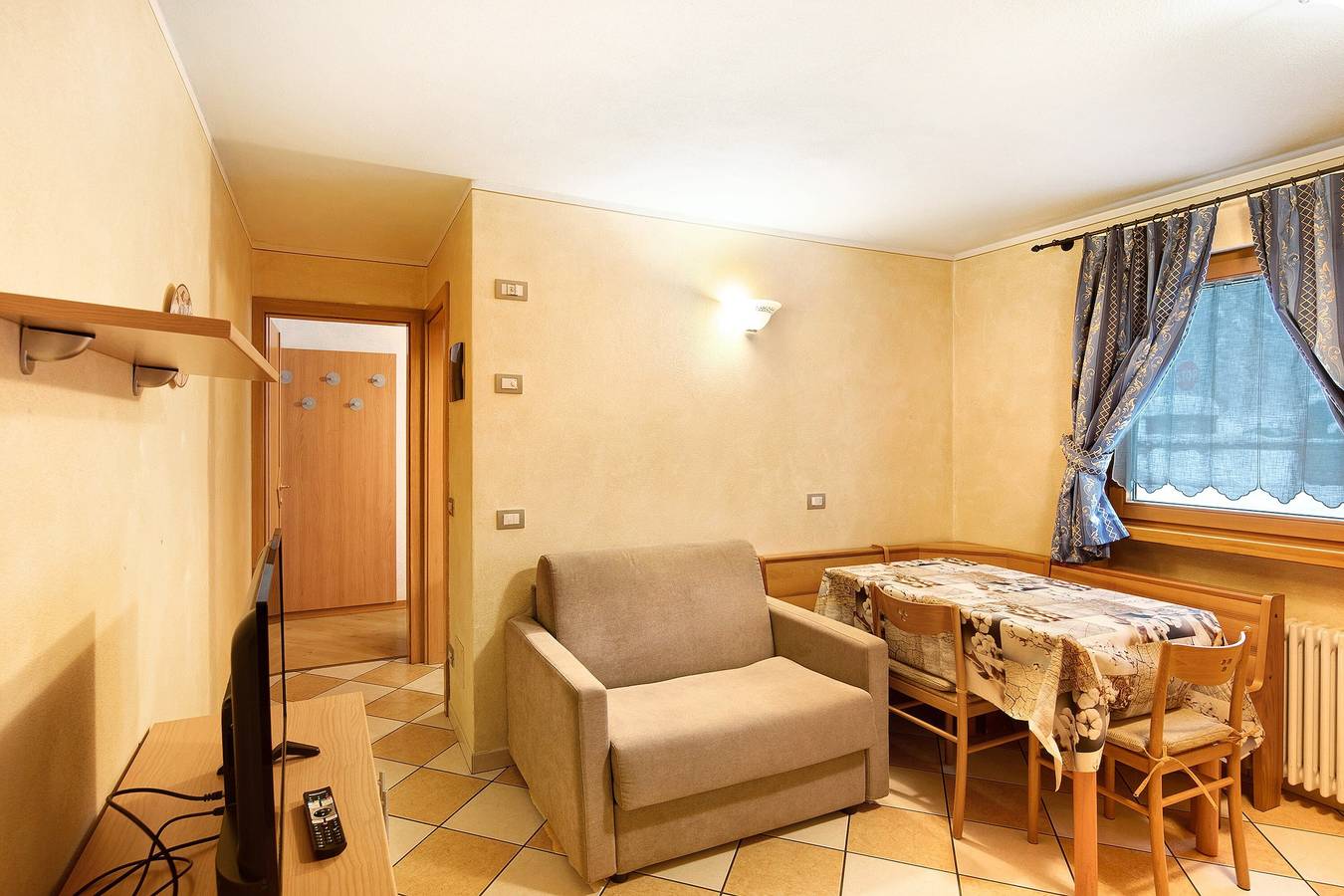 Cały apartament, Apartment "Cima Cavalli" with Mountain View, Garden & Wi-Fi in Livigno, Valtellina
