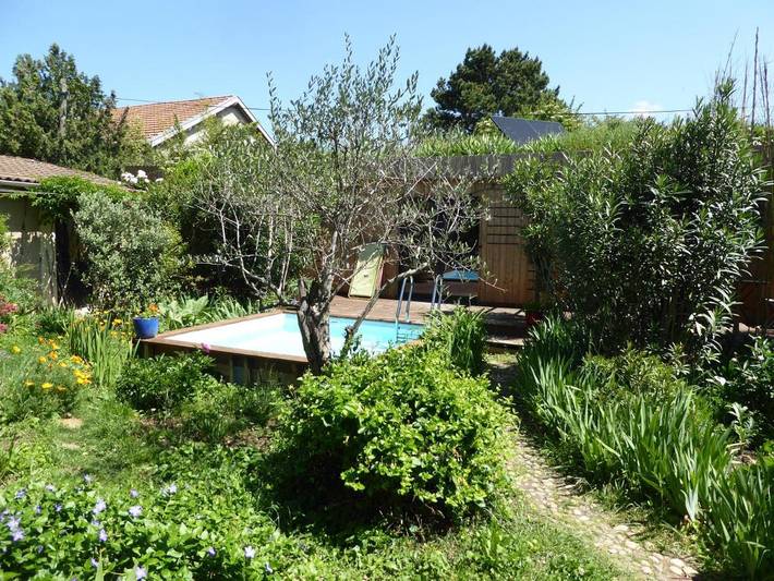 Location de vacances pour 2 personnes, avec jardin et piscine ainsi que terrasse et vue à Valence - 4