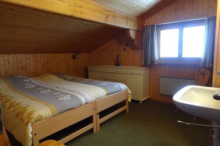 Big chalet with sauna, 3 bathrooms, walking minutes from cable car,private park. in Fieschertal, Goms