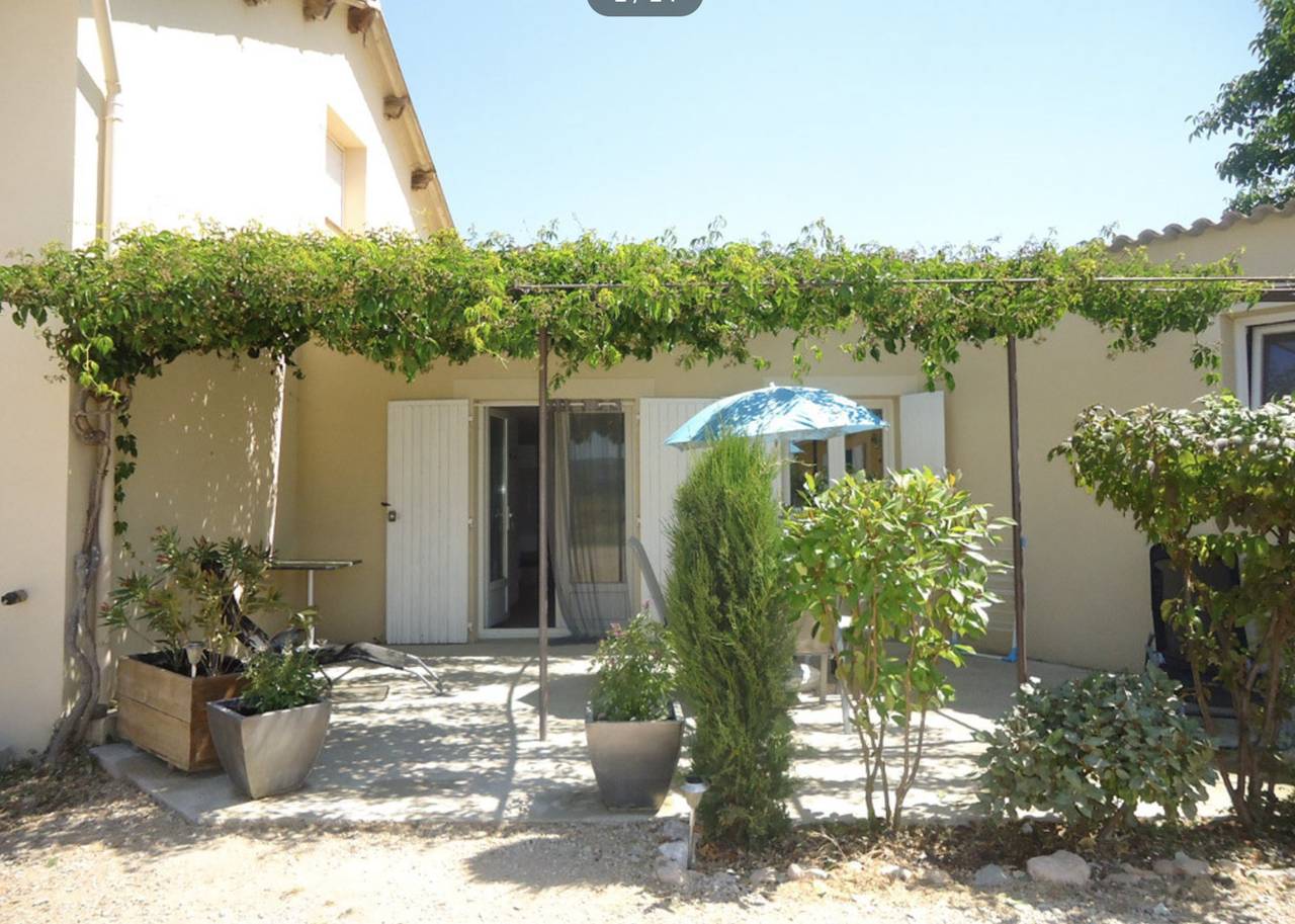 Gîte „La Miellerie“ mit Gemeinschaftspool, privater Terrasse und Klimaanlage in Gréoux-les-Bains, Regionaler Naturpark Verdon