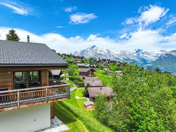 Ferienhaus für 8 Personen, mit Balkon und Terrasse sowie Garten und Sauna in Nendaz