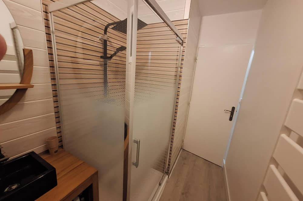 Very Well Located In A Quiet Area in Marennes, Côte de Beauté