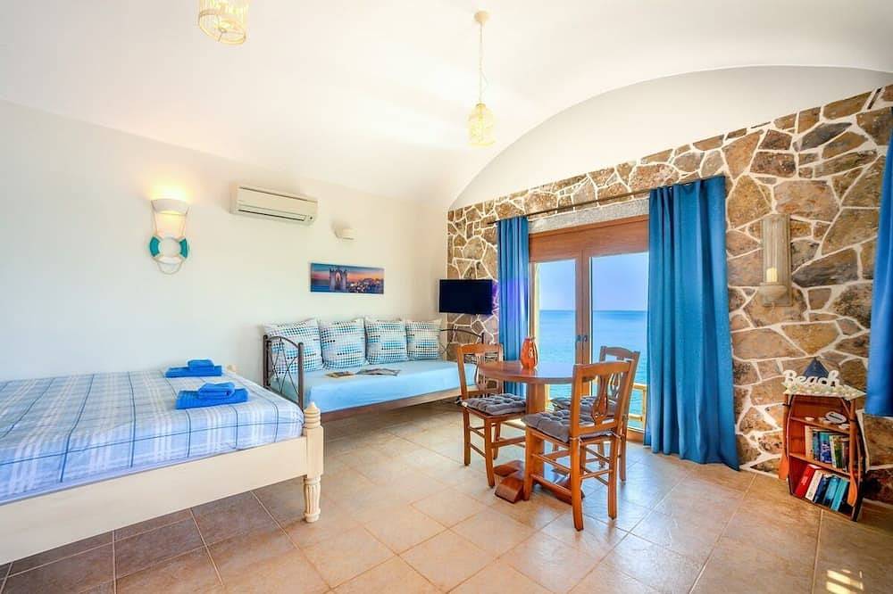 Kolokitha: Spacy 1 Studio Plaka Beach Cottage in Région de Lassithi
