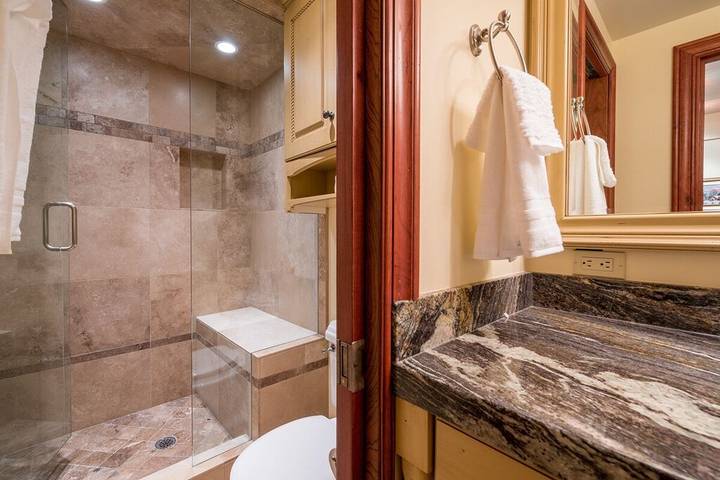 Vacation rental for 6 people, with balcony and pool in Sun Valley ID