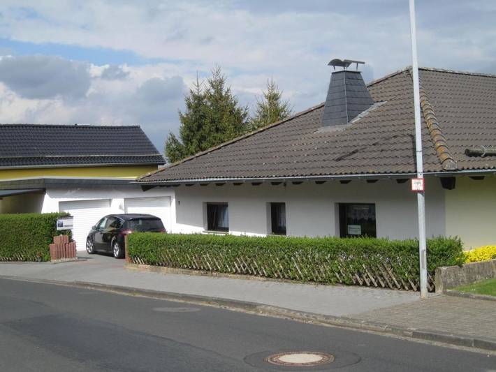 Ferienwohnung für 2 Personen, mit Terrasse und Garten sowie Ausblick in Mechernich