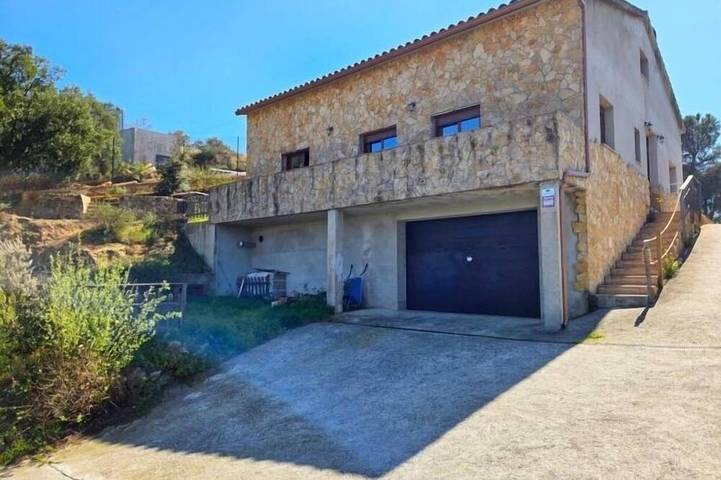 Villa Relax· Girona · ★4.81 · 4 chambres · 9 lits · 2 salles de bain in Maçanet de la Selva, Province de Gérone