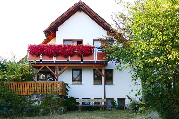 Ferienhaus für 3 Personen, mit Balkon und Terrasse sowie Garten und Ausblick in Burladingen - 2