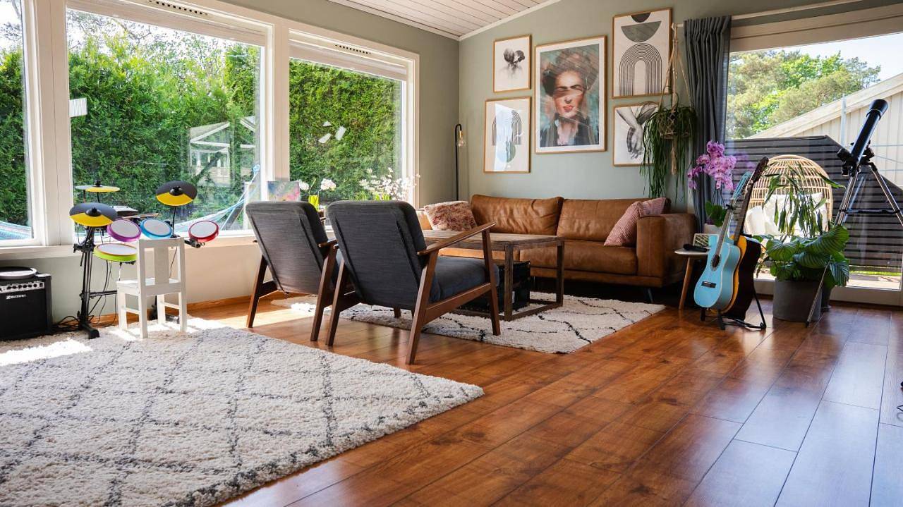 Sunny, Family-Friendly Near Zoo & Local Beaches in Kristiansand 