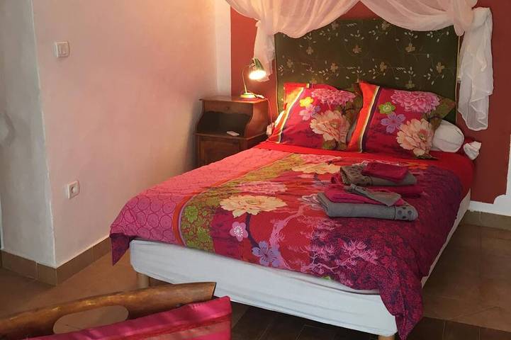 Chambre d’hôte pour 2 personnes, avec piscine et jardin à Saint-Jean-du-Pin