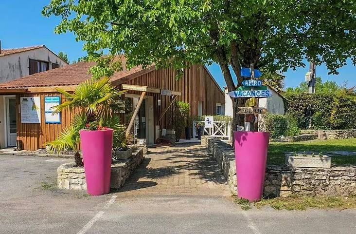 Mobil home Eco  2 chambres (sans sanitaire) 5 personnes in Le Château-d'Oléron, Côte de Beauté