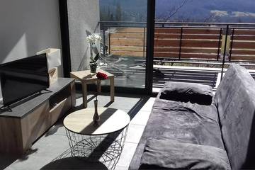 Gîte pour 4 personnes, avec sauna et terrasse ainsi que jacuzzi et jardin à Leychert
