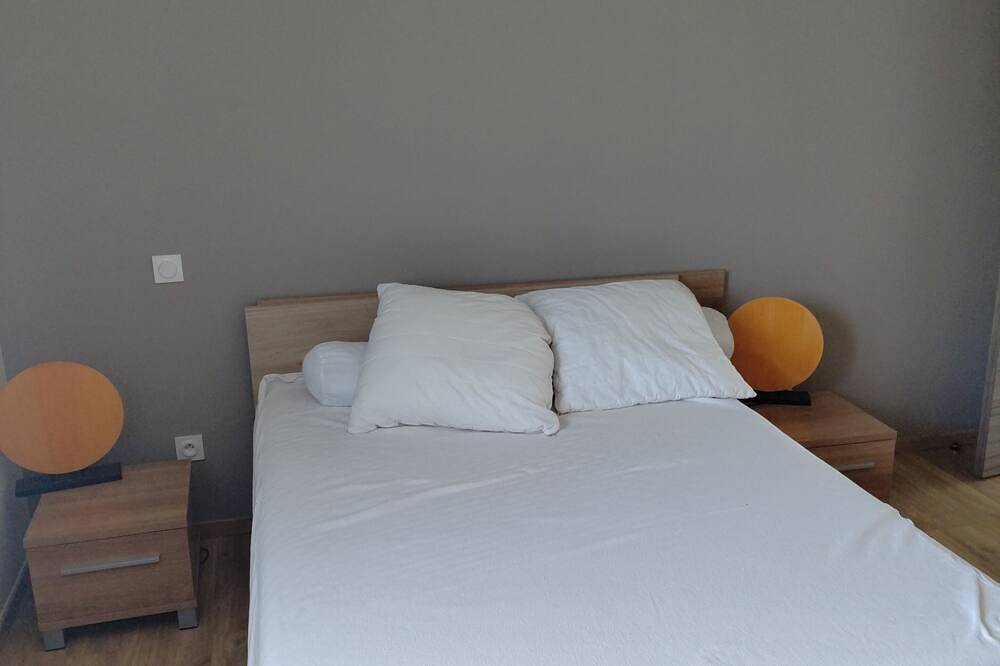 Entire apartment, Luxury apartment with terrace in Vic-la-Gardiole, Côte d'Améthyste
