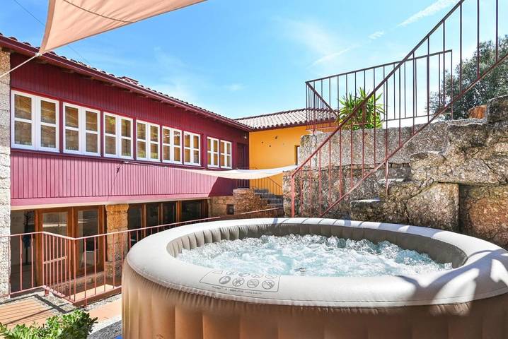 Casa de férias para 8 pessoas, com jacuzzi e jardim em Amares