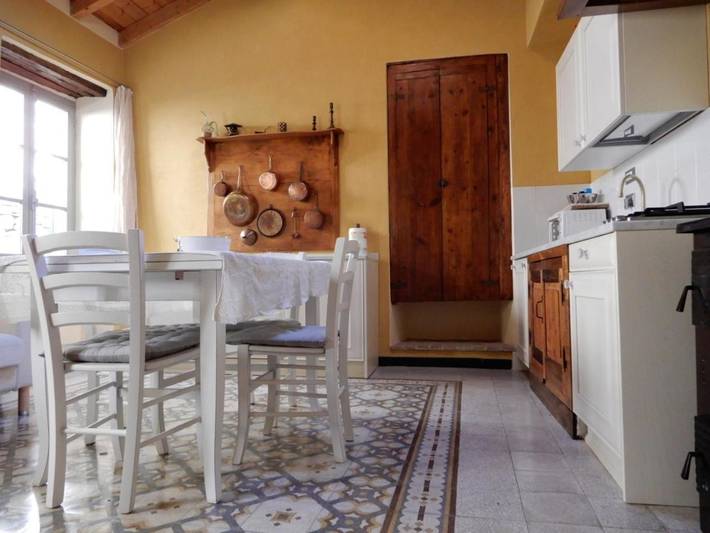 Agriturismo per 3 persone, con panorama e giardino, con animali domestici in Provincia di Imperia