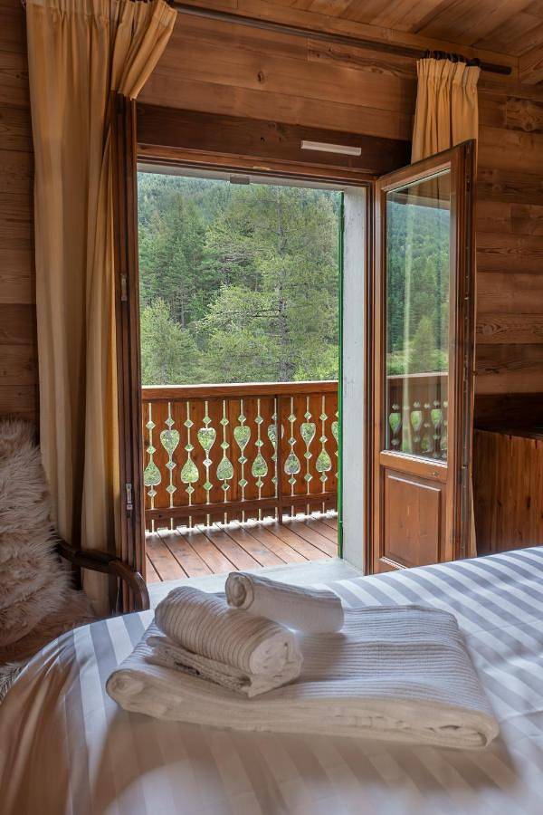 Hôtel pour 4 personnes, avec terrasse ainsi que vue et sauna à Tende - 3