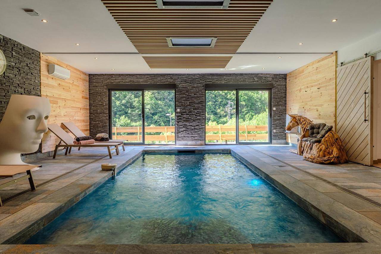 Chalet Prestige by Mahdi Piscine interieure privee Vue montagnes 12pers 300m2 in Fontpédrouse, Parc naturel régional des Pyrénées catalanes