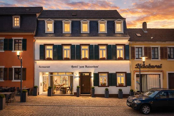 Hotel für 3 Personen, mit Ausblick in Speyerer Dom