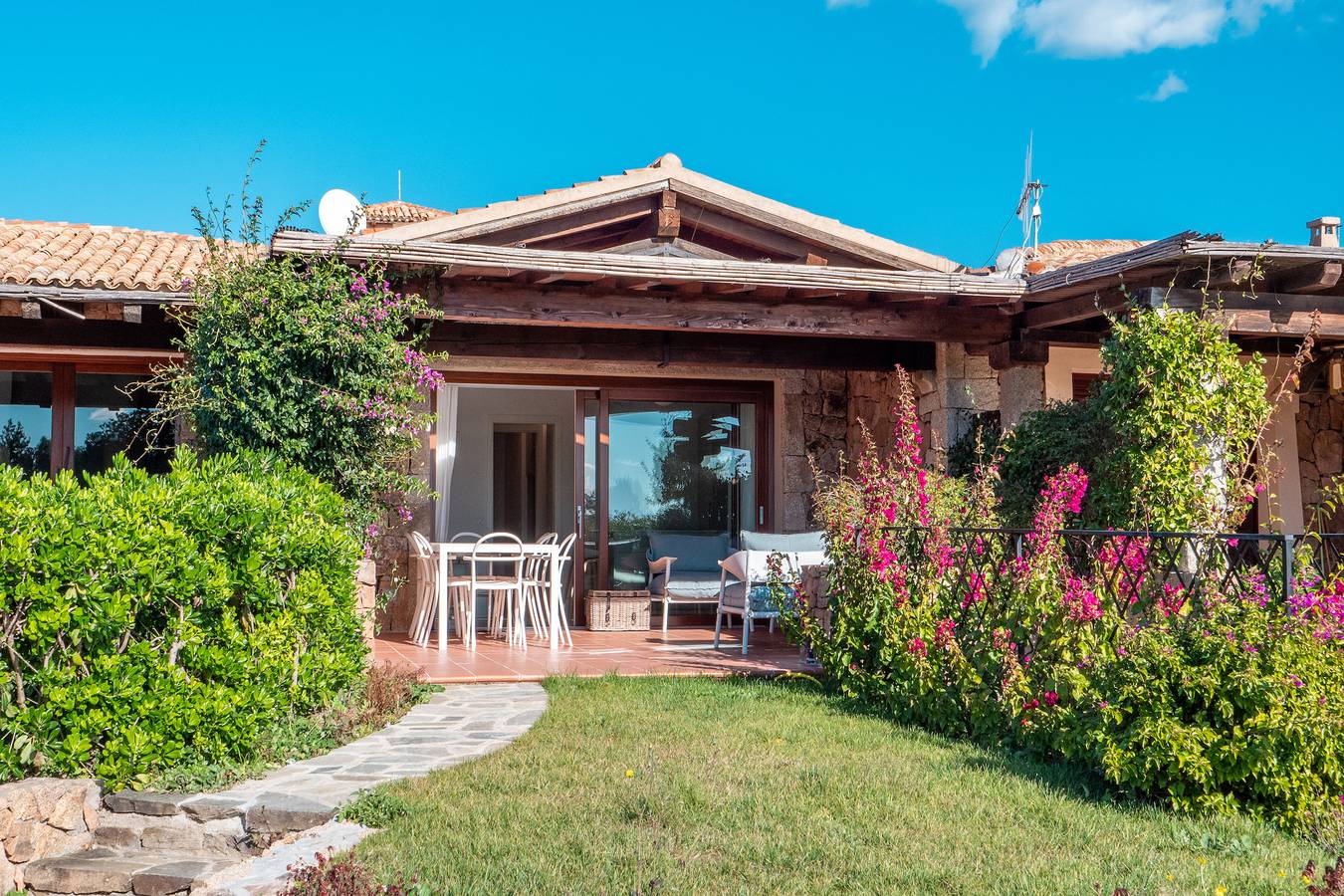 Villa Valentina 250m From The Beach in Puntaldia, San Teodoro