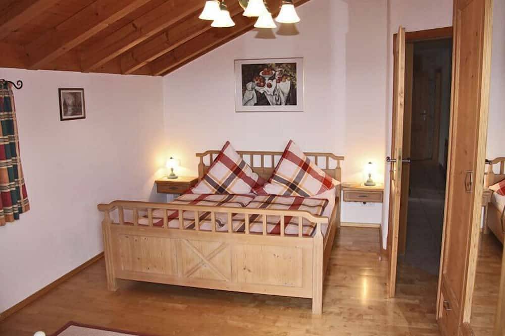 Ganze Wohnung, Ferienwohnung 75 qm, für 4 Personen mit Kachelofen und Balkon in Übersee, Chiemsee