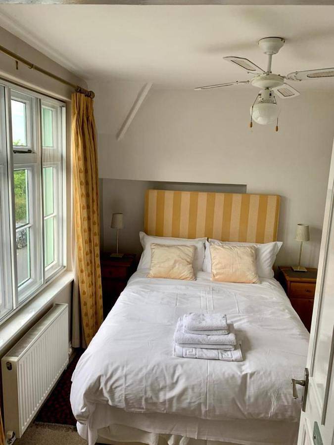 Double Room with Private Bathroom in Glastonbury, Somerset
