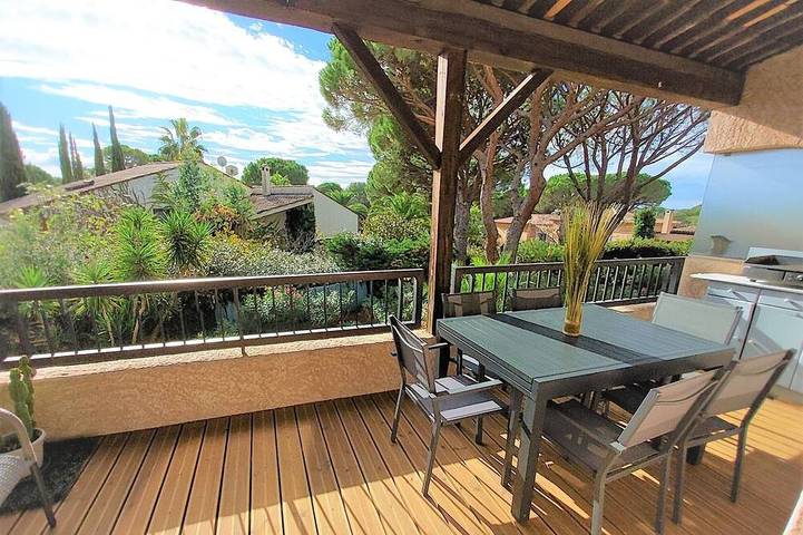 Gîte pour 8 personnes, avec jacuzzi ainsi que terrasse et jardin dans Golf et Tennis Club de Valescure