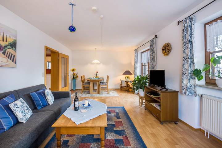 Appartement entier, Appartement "Lechner" avec vue sur les montagnes de Zugspitz, balcon et Wi-Fi in Farchant, Alpes bavaroises
