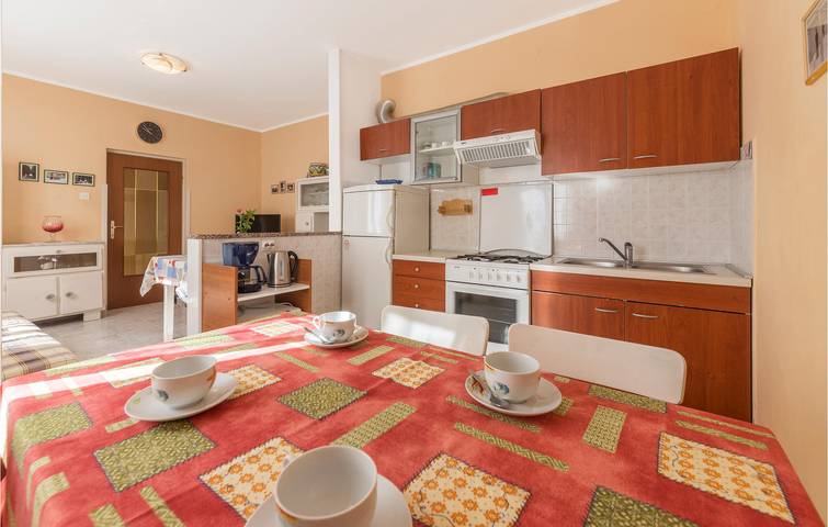 Acogedor apartamento de 2 dormitorios con jardín, aparcamiento y atracciones cercanas in Labin City, Labin
