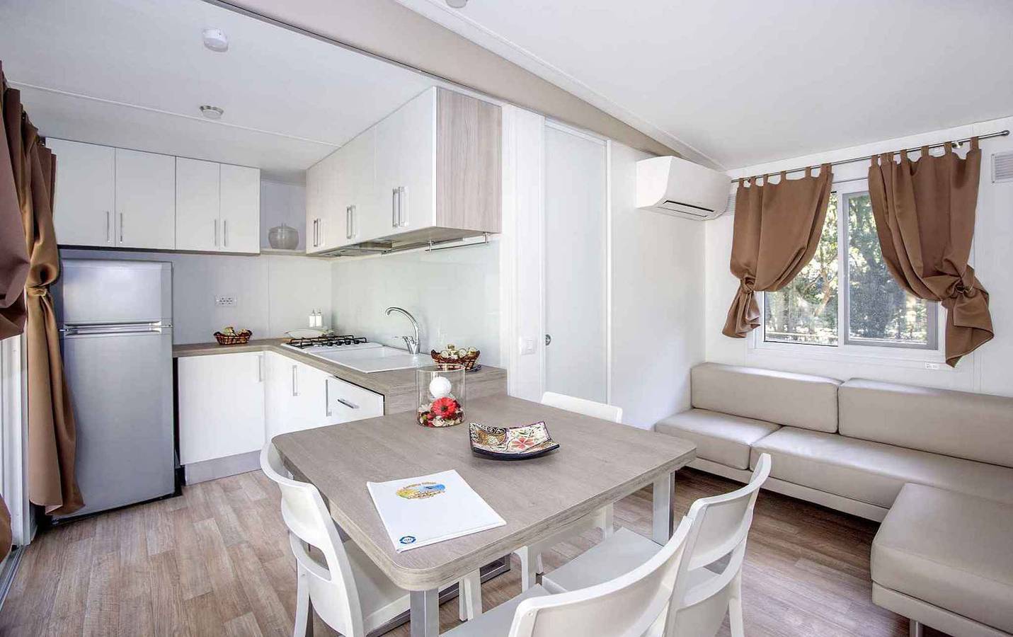 Maison mobile avec air conditionné, piscine dans un endroit ensoleillé  in Castiglione della Pescaia, Province de Grosseto