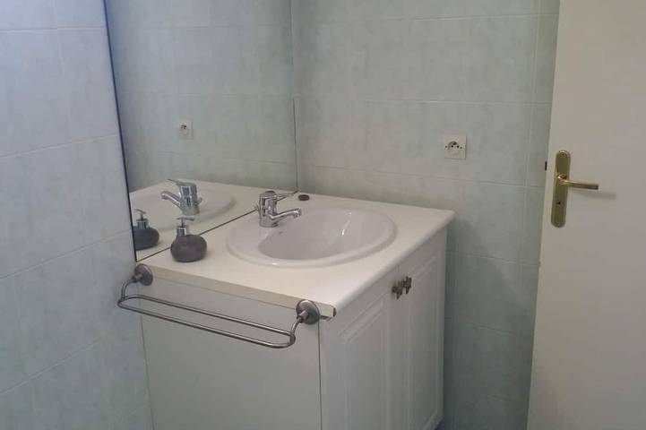 Ganze Wohnung, Sehr schönes 3 Zimmer modernes Schwimmbad Parkplatz WIFI 300 m Golfe Juan Strand in Vallauris, Mittelmeerküste (Frankreich)