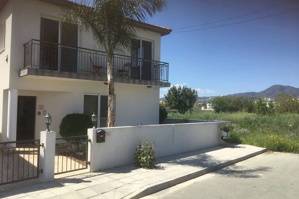 Privater Pool, Private Lage, Free Wifi, Ganztägiges Sonnenbaden auf Extra Decking in Larnaca Bezirk