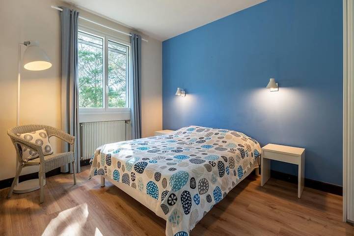 Location de vacances pour 7 personnes, avec terrasse ainsi que piscine et jardin à Vieussan - 2