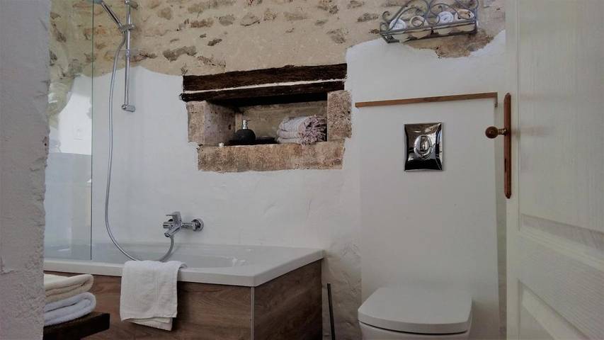 Gîte pour 4 personnes, avec vue ainsi que piscine et jardin à Cherval - 2