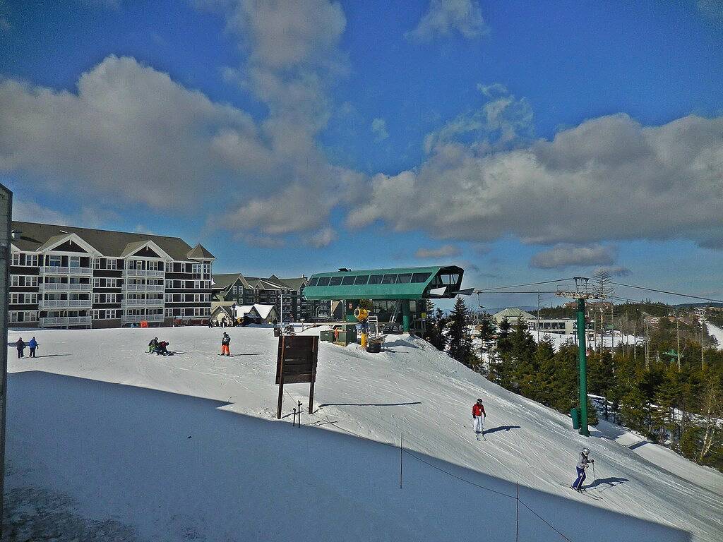 Ganze Wohnung, 2Br / 2Ba Kamin Wi-Fi Parking Faces Slopes & Village in Snowshoe, Greenbrier River