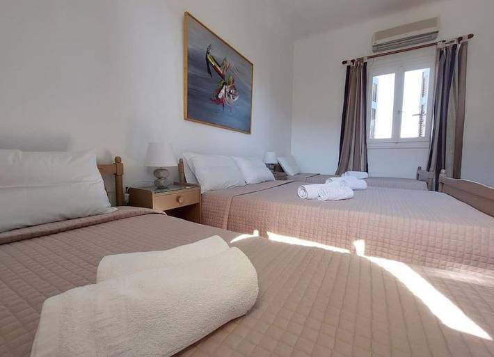 Gîte pour 4 personnes, avec jardin ainsi que vue et terrasse dans Finikas - 2