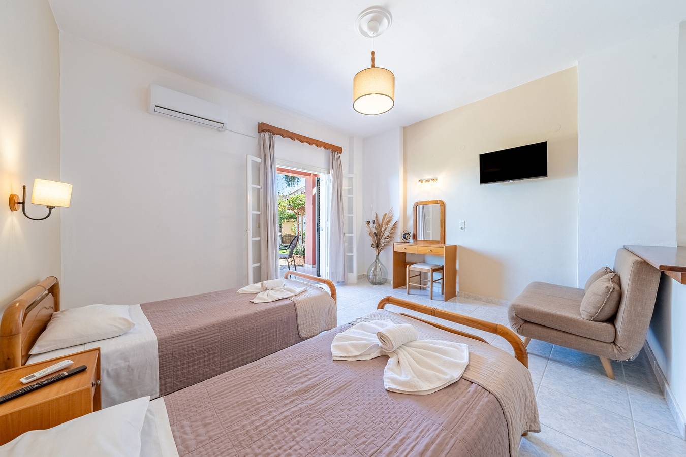 Studio entier, Studio 'Grand 1' avec vue sur la mer, Wi-Fi et climatisation in Corfou