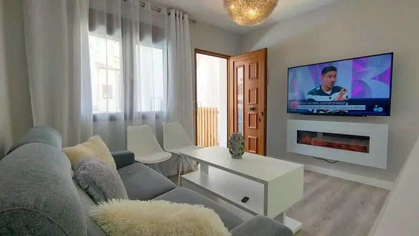 Apartamento de vacaciones para 4 personas, con piscina además de jacuzzi y balcón - 1