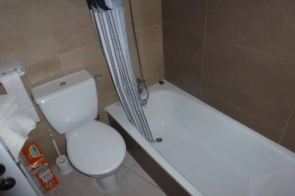 Entire apartment, 2 bedroom apartment - Los Geranios, Las Americas in Playa Puerto Colón, Adeje