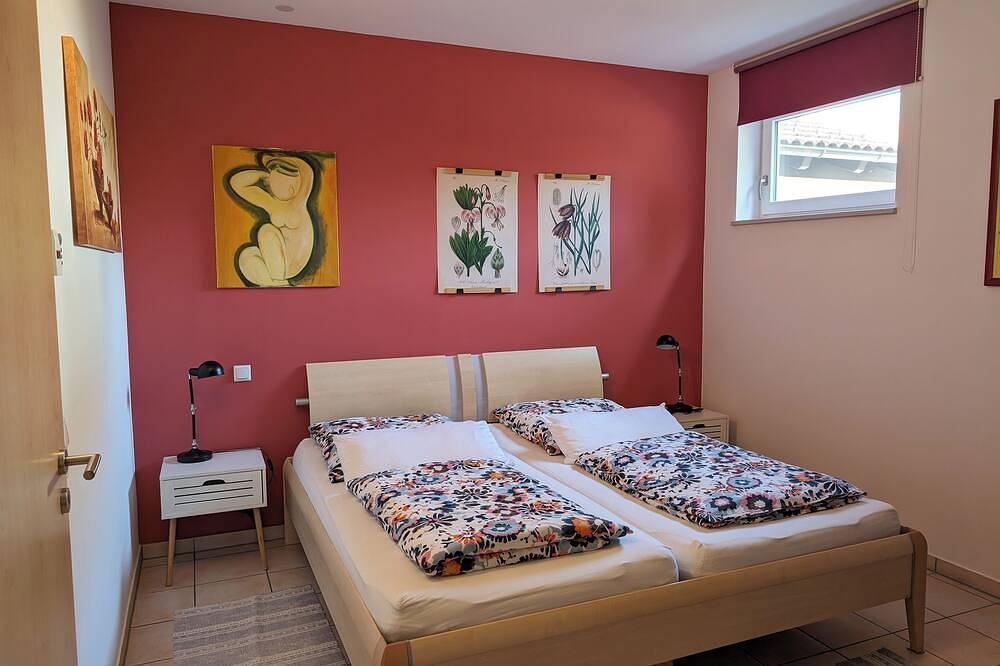 Ganze Wohnung, Moderne Ferienwohnung Am Schlössle mit Terrasse und Garten in Lechbruck am See in Lechbruck, Lechbruck am See