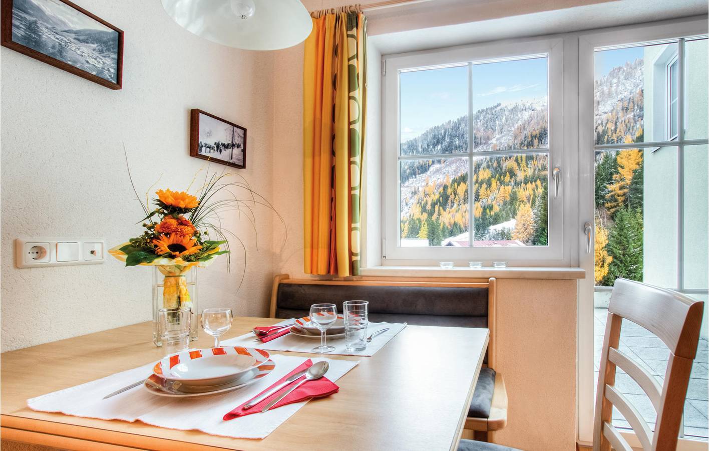 Entire holiday apartment, Alpine Sauna Retreat with Terrace & WiFi in Sankt Anton am Arlberg, Arlberg
